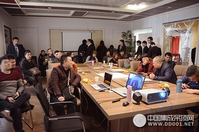 集成墙面项目考察团吹响云时代全屋整装集结号